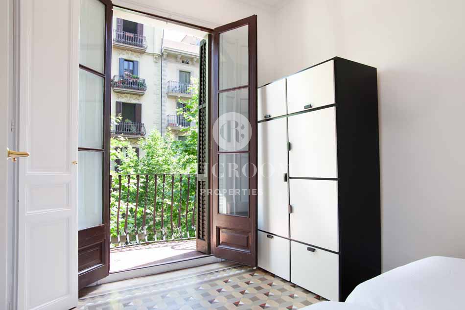 Furnished 3 bedroom apartment for rent mid term in Barcelona