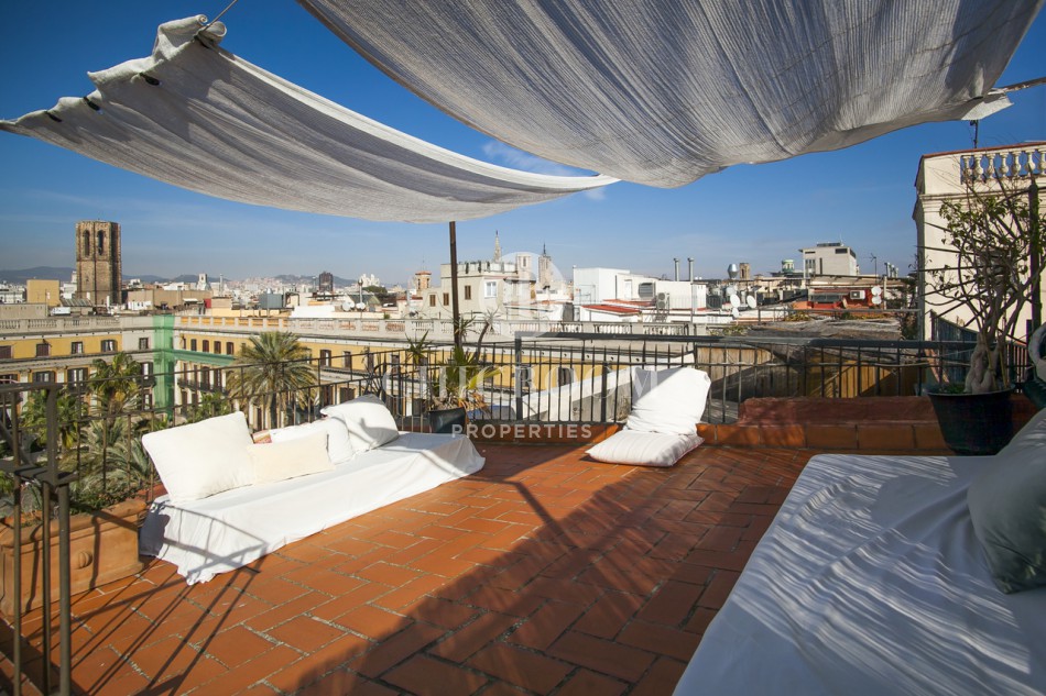 1 Bedroom furnished apartment with terrace for rent in Barcelona Gothico