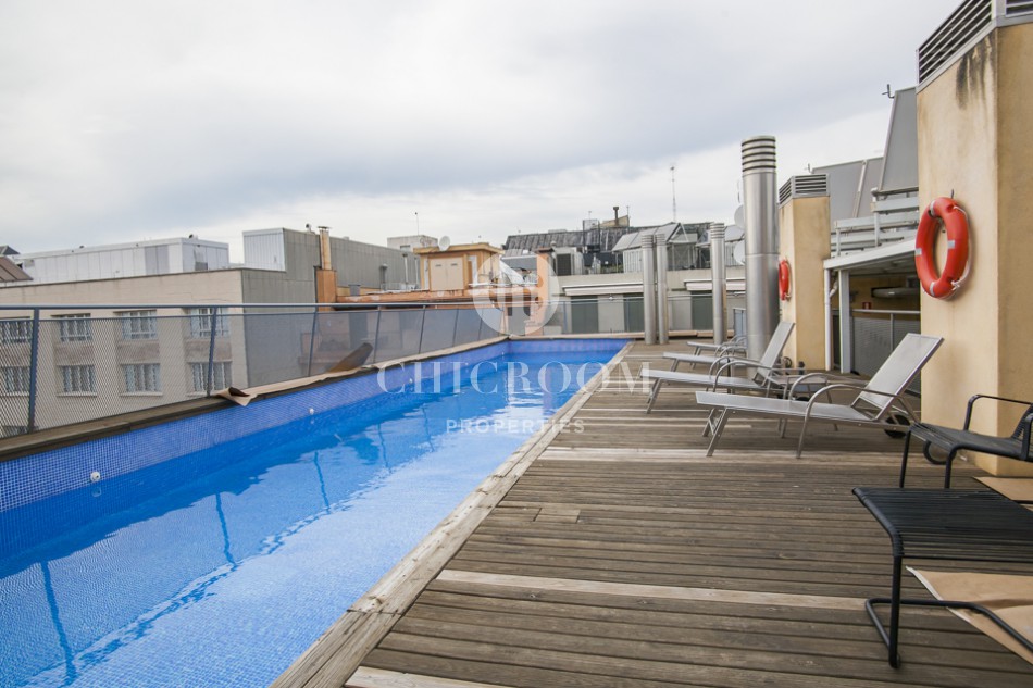 Unfurnished apartment for rent with pool in Barcelona Eixample