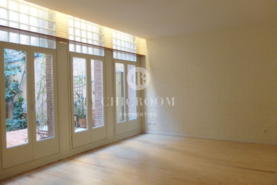 Unfurnished 5 bedroom house for rent terrace in Gracia