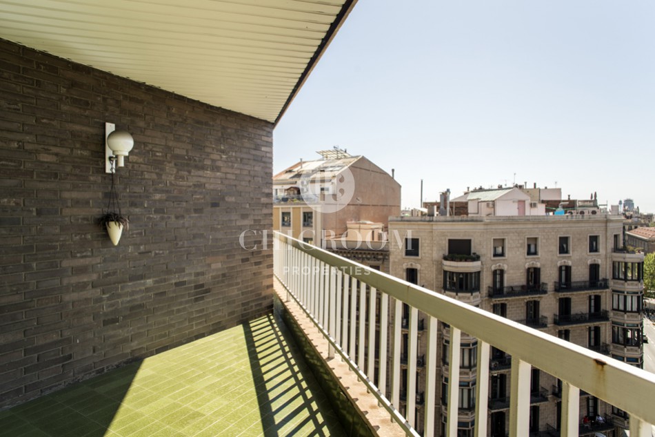 Unfurnished 3-bedroom apartment for rent in Barcelona centre
